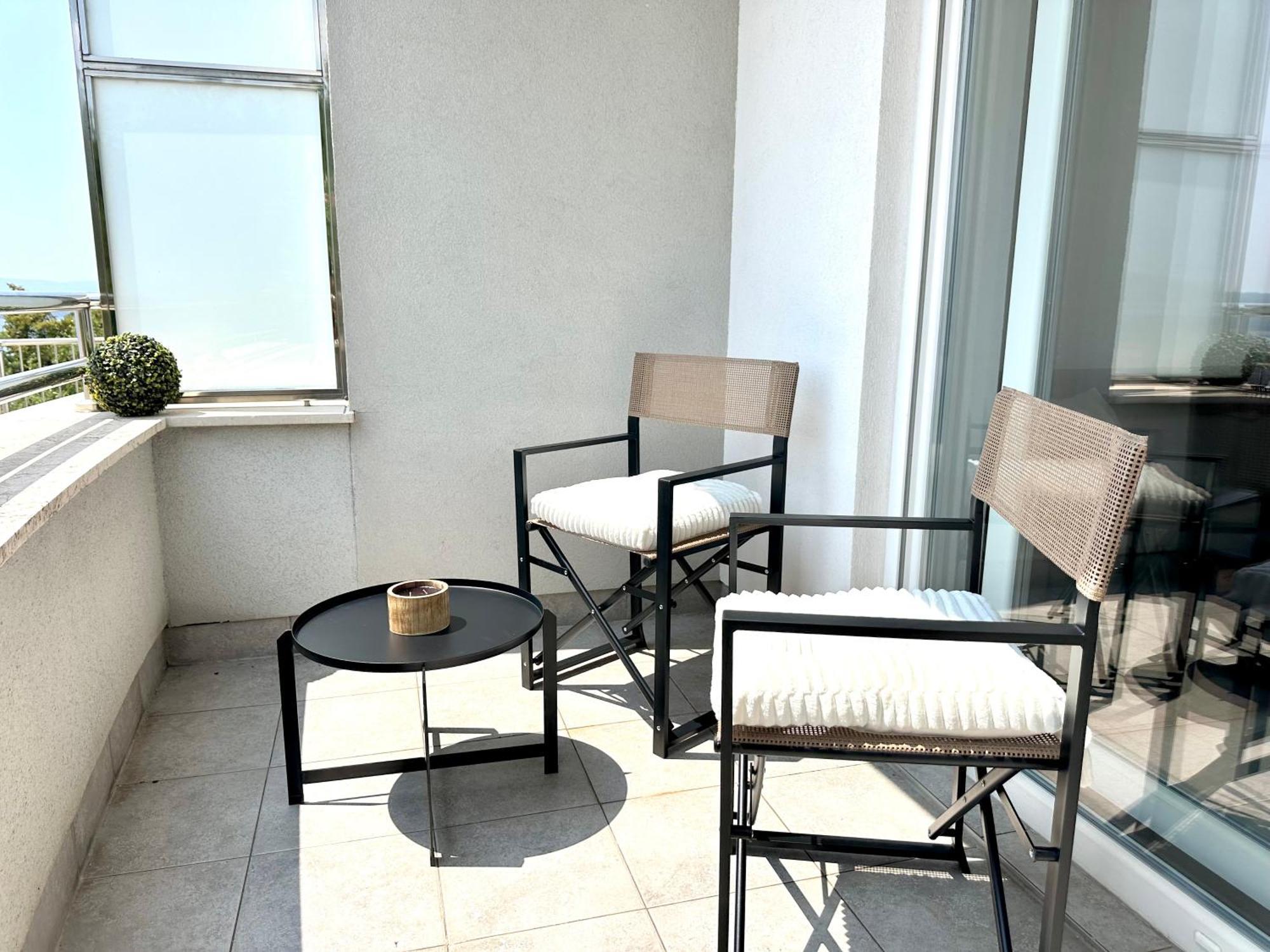 The View Apartment With Pool - Crikvenica Bagian luar foto